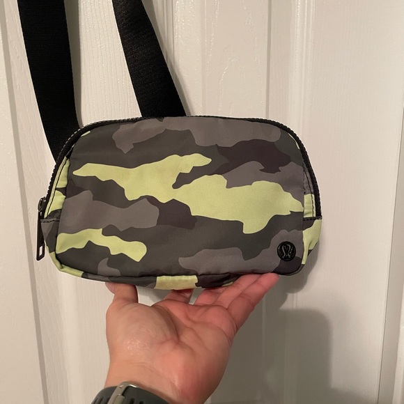 Lululemon Everywhere Belt Bag *1L
Heritage 365 Camo Neo Mint Multi / Black - Picture 2 of 8